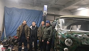 Мужчины Бай-Хаака отремонтировали машину для СВО