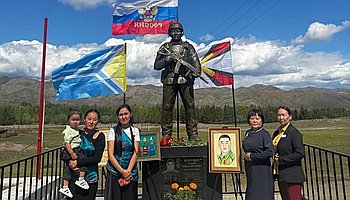 В селе Хонделен установили памятник Алдаю Хомушку