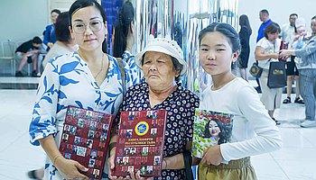 Презентация и раздача "Книги памяти Республики Тыва" в традиционном формате